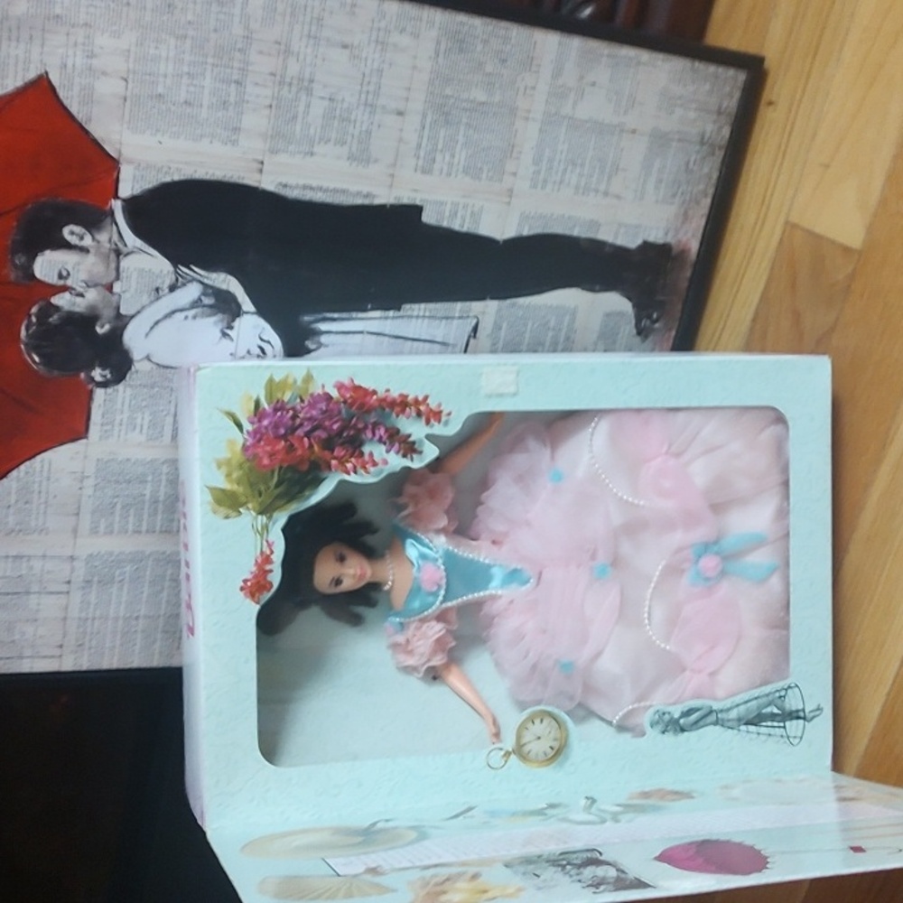 Southern Belle Barbie - Picture 4 of 12